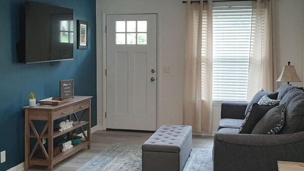 TV, offices - Relax Here! Nashville's Northern Retreat (Gallatin)