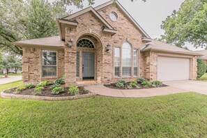 Exterior - Corinth Cozy Escape: 3BR Delight (Corinth)