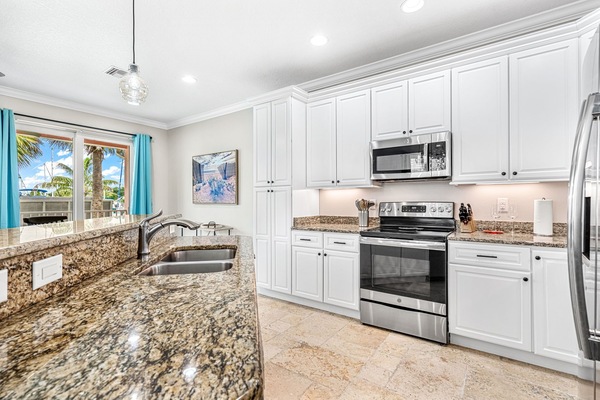 Frigorifero, microonde, forno, piano cottura