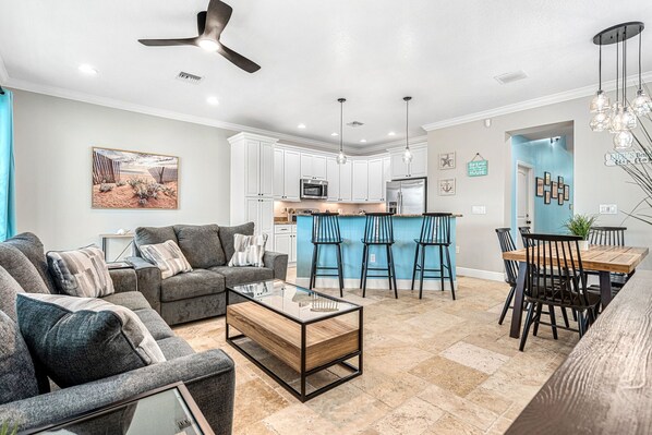 Smart TV, books - ⛵️Cape Crossing Resort 🚀🚢 🐠⛱️ (Merritt Island)