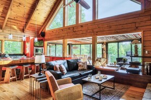 Smart TV, fireplace, video games, books - WntrDiscnt*Private*Zen*SwimSpa*ChefKitchen* (Townsend)