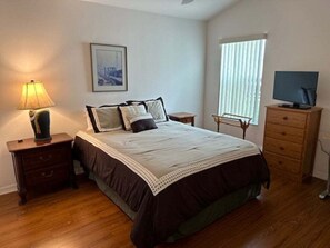 3 habitaciones, tabla de planchar con plancha, wifi y ropa de cama 