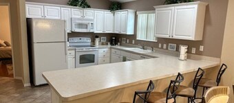 3 bedroom / 2 bath Courtyard Villa w/ cart!