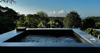 KUNUK – Luxe Treehouse, Surf, Sunset & Steps to the Beach.