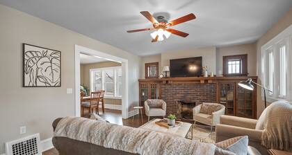 Spanish Charm 4bed/3bath Downtown Waupaca!