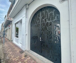 Exterior detail - Boulevard de la Plage flat (Arcachon)