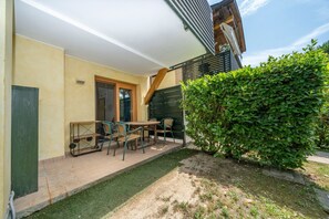 Outdoor dining - GuestHost - Casa del Golfo - Comfy Apartmente x5! (Lignano Sabbiadoro)