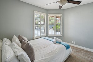 4 bedrooms, iron/ironing board, WiFi, bed sheets