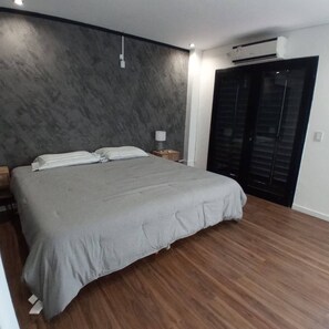 3 Schlafzimmer, Schreibtisch, Bügeleisen/Bügelbrett, kostenloses WLAN