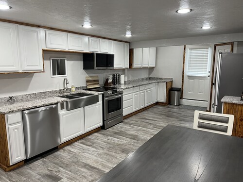 Cozy Home Between Zion & Bryce Canyon