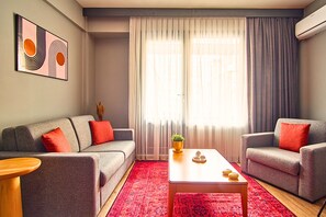 Comfort Quadruple Room, Balcony | Living area