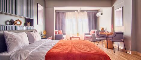 Egyptian cotton sheets, premium bedding, in-room safe, desk