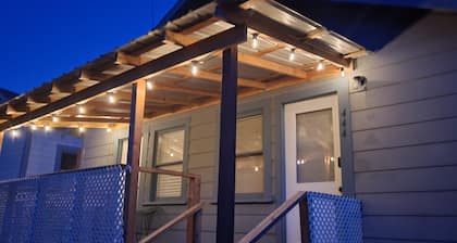 Retro Cabin in the Redwoods - remote location close to hiking and the river