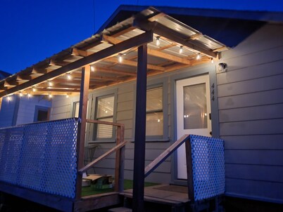 Retro Cabin in the Redwoods - remote location close to hiking and the river