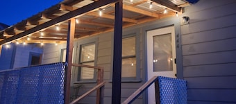 Retro Cabin in the Redwoods - remote location close to hiking and the river