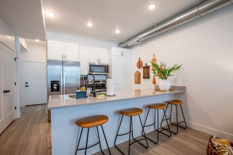 Fridge, microwave, oven, stovetop. Hot Tub & Rooftop Views Near Downtown SLC