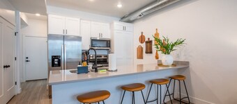 Salt Lake Retreat + Rooftop Hot Tub + Near Ski Resorts