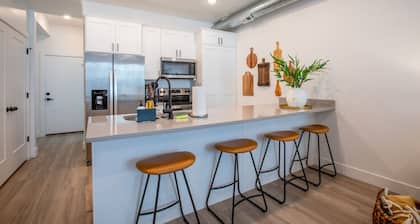 Salt Lake Retreat + Rooftop Hot Tub + Near Ski Resorts