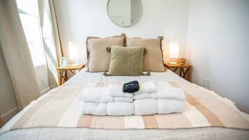 2 habitaciones, escritorio, tabla de planchar con plancha y wifi gratis