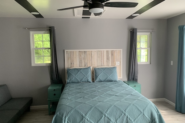 1 chambre, fer et planche à repasser, lit parapluie, Wi-Fi