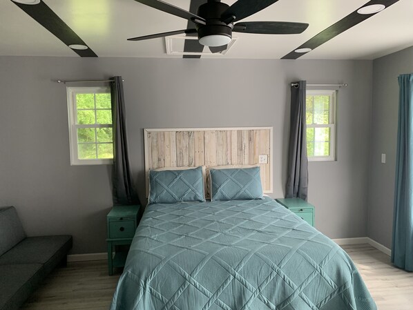 1 habitación, tabla de planchar con plancha, cuna de viaje y wifi