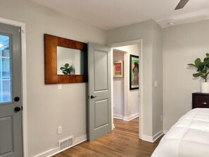 2 多间卧室、办公桌、熨斗/熨衣板、免费 WiFi