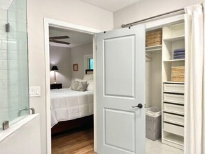 2 bedrooms, desk, iron/ironing board, free WiFi