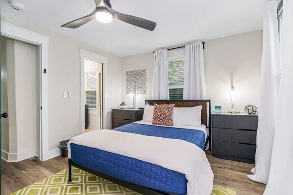 2 bedrooms, desk, iron/ironing board, WiFi