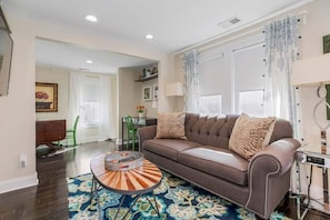 Unclassified image, 5 of 31, button