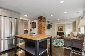 Unclassified image, 2 of 31, button