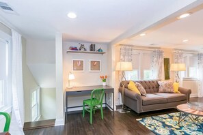 Unclassified image, 4 of 31, button