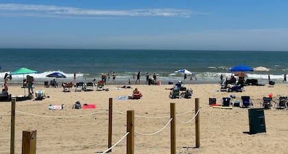 Charming 2-Bed Condo Steps From the Beach!