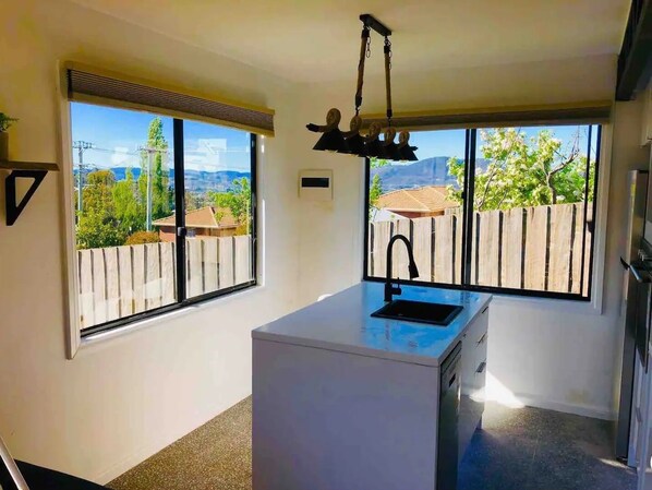 Private kitchen - Hikers paradise/couples escape. Cls to MONA/Hobart (Glenorchy)