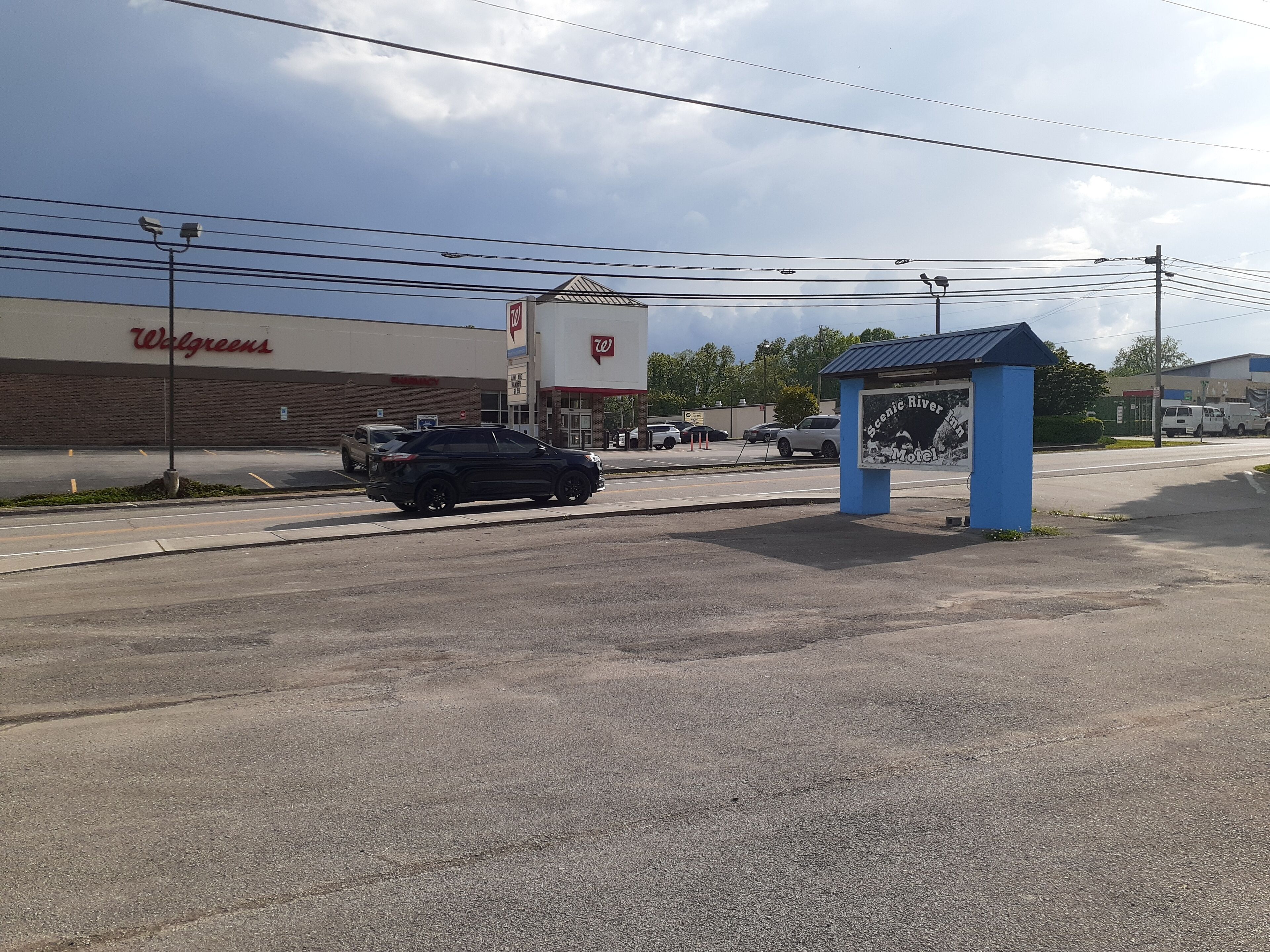 SCENIC RIVER INN MOTEL — photo 9