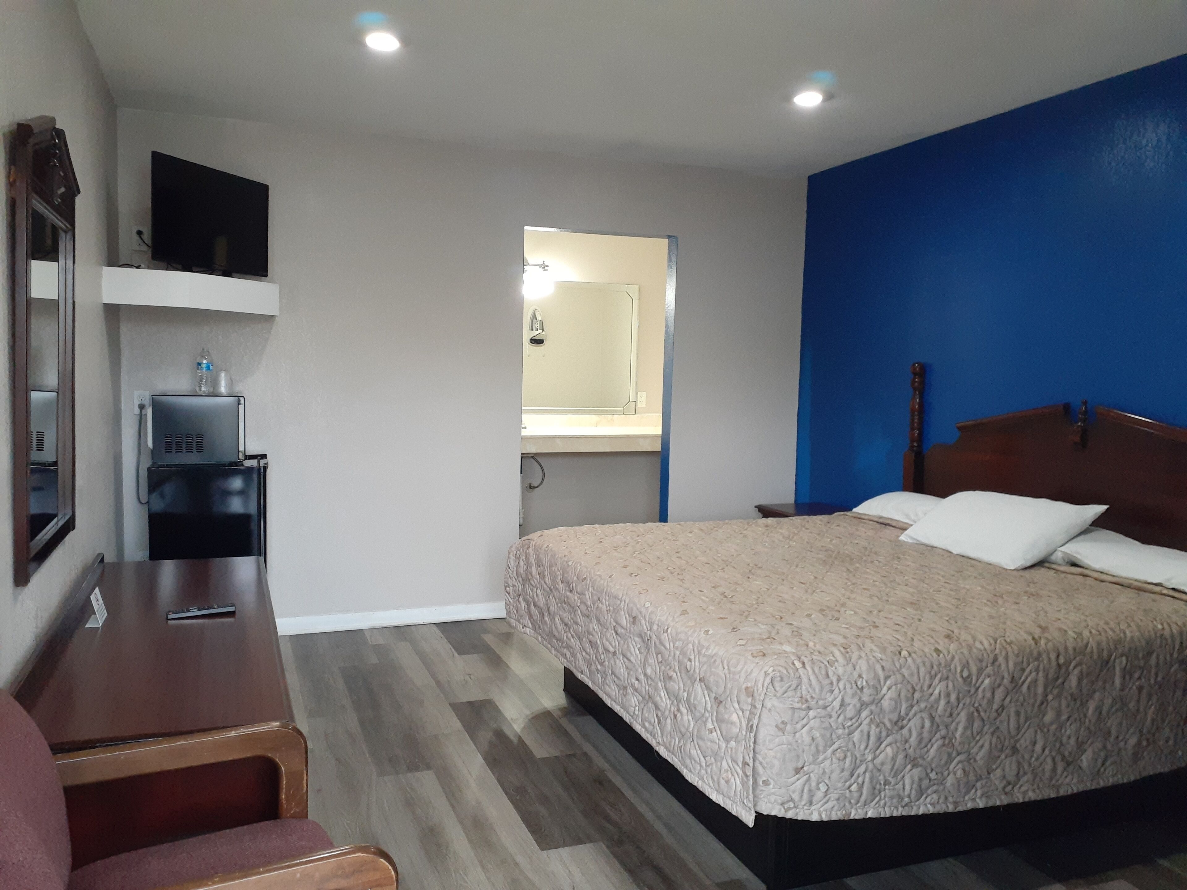 ห้องพัก, เตียงคิงไซส์ 1 เตียง | โต๊ะทำงาน, เตารีด/โต๊ะรีดผ้า, Wi-Fi ฟรี, ผ้าปูที่นอน