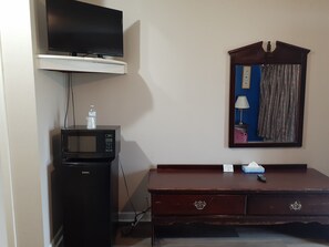 Enkeltrom – standard, 1 queensize-seng, ikke-røyk | Skrivebord, strykejern/-brett, wi-fi (inkludert) og sengetøy