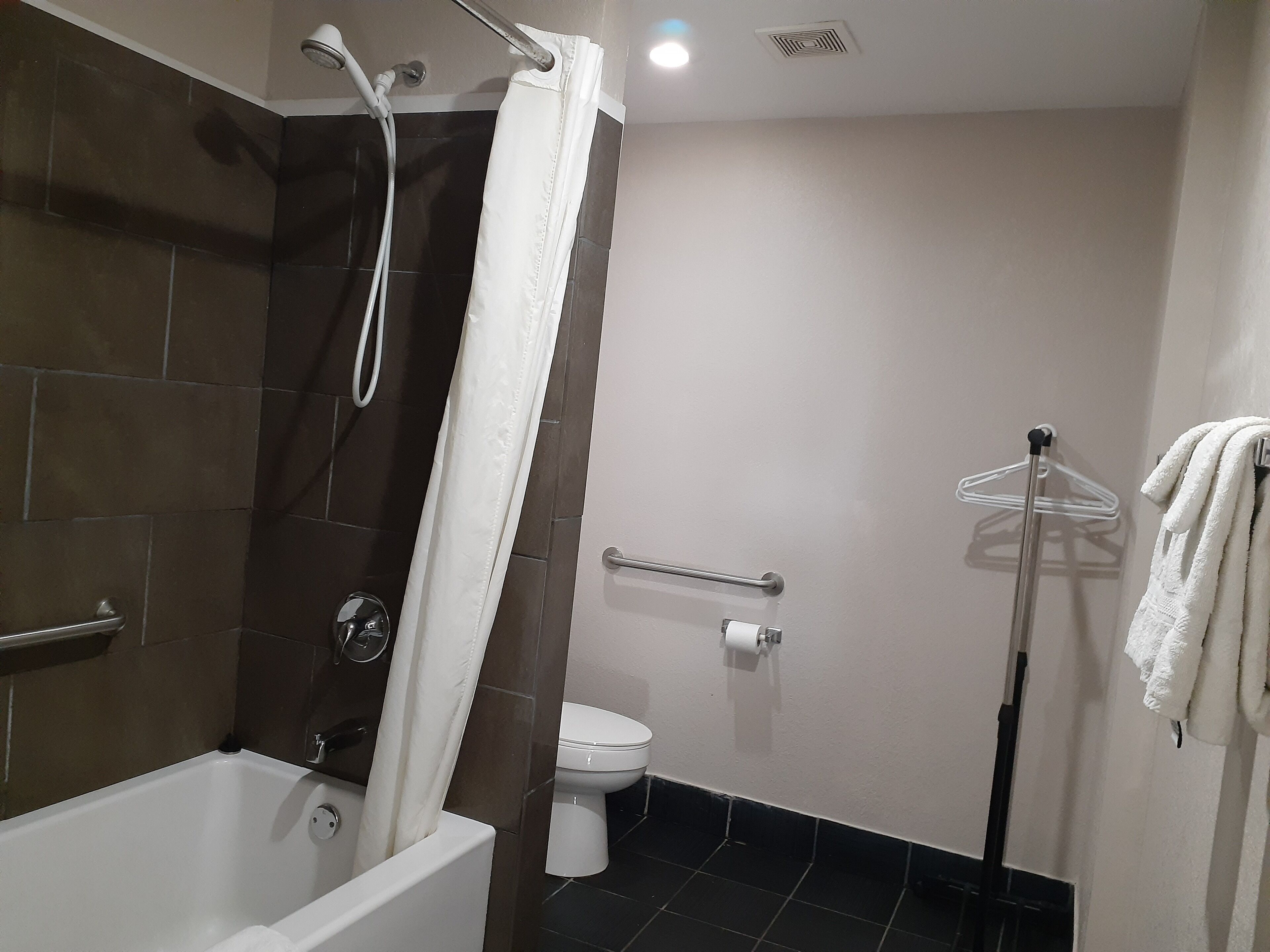 Standard Room, Multiple Beds, Non Smoking | Bathroom | Shower, free toiletries, hair dryer, towels