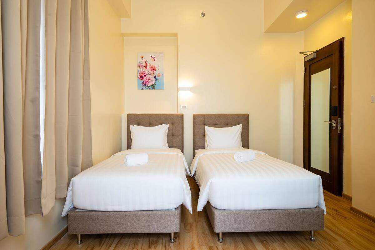 Estudio Deluxe | Ropa de cama hipoalergénica y escritorio