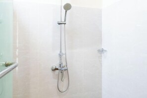 Ropa de cama hipoalergénica y escritorio 
