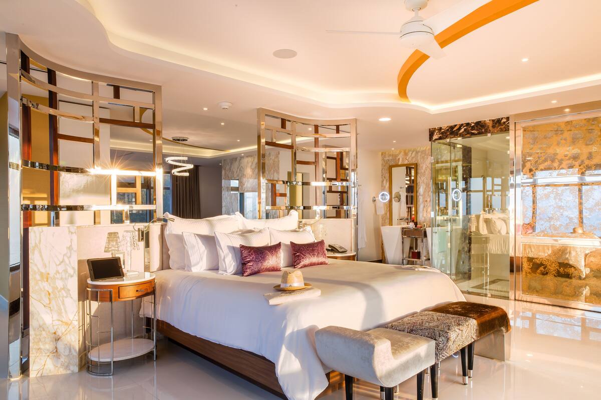 Egyptian cotton sheets, premium bedding, down duvets, minibar
