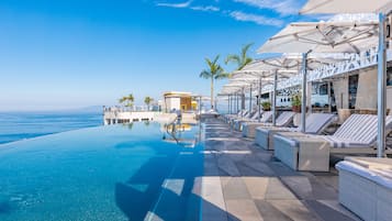 4 Außenpools, Cabañas (gegen Gebühr), Sonnenschirme