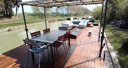 Péniche Mirage, Guest room