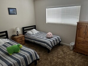 4 bedrooms, WiFi, bed sheets