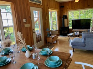 Smart TV, fireplace, books