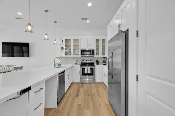 Fridge, microwave, oven, stovetop - NEW! Modern Townhouse with Heated Pool! Dog-Friendly - Walk to Beach! (South Padre Island)