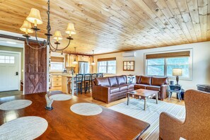 Smart TV, fireplace, offices