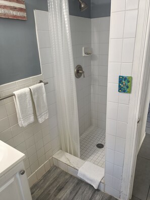 Basic Studio | Bathroom | Free toiletries, hair dryer - Tropical Sky Ranch Motel (Clearwater Beach)