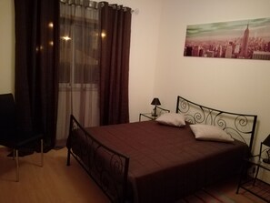 2 chambres, fer et planche à repasser, lit parapluie, Wi-Fi gratuit
