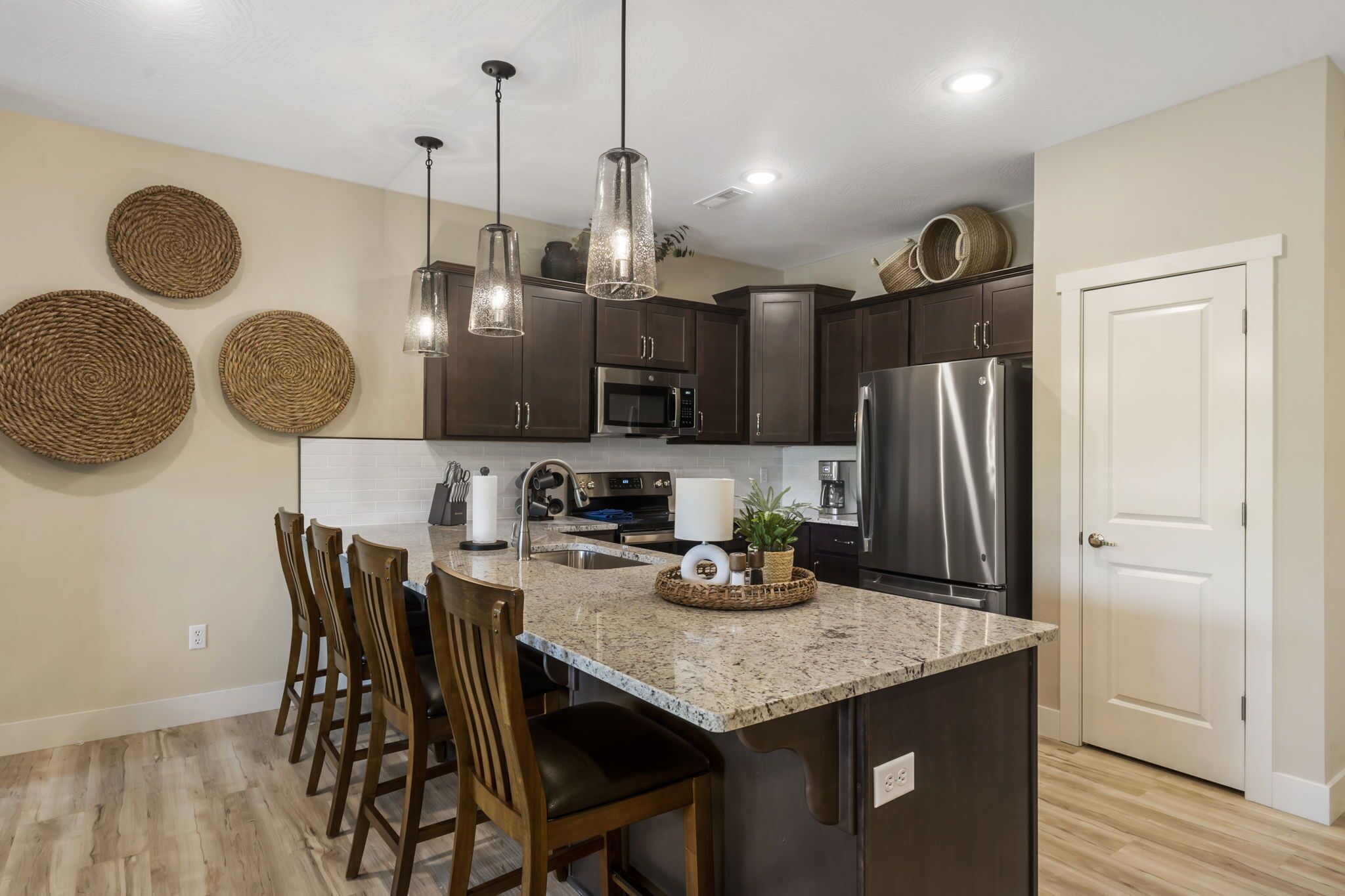 冰箱、微波炉、烤箱、炉灶