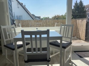 Luokittelematon kuva, 2 kautta 25, painike